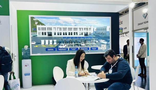 開拓歐洲市場(chǎng)新篇章！鴻嘉利攜光儲(chǔ)充一體化整體解決方案閃耀慕尼黑(圖3)